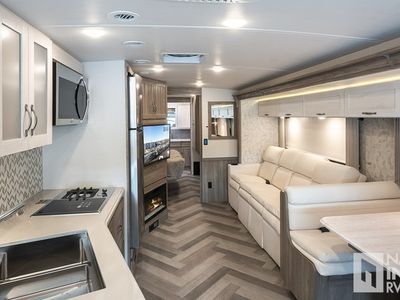 2026 Winnebago Adventurer - Photo 14
