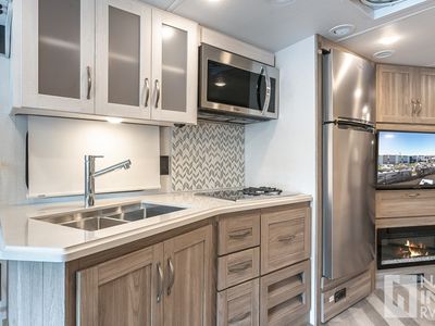 2026 Winnebago Adventurer - Photo 15