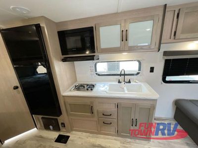 2025 Gulf Stream RV Yellowstone Classic - Photo 11