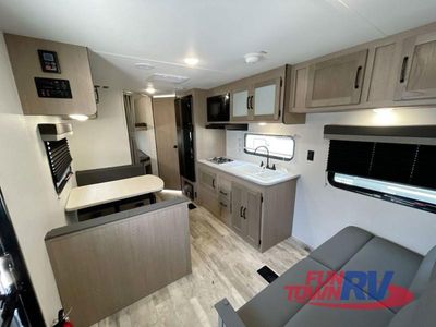 2025 Gulf Stream RV Yellowstone Classic - Photo 10