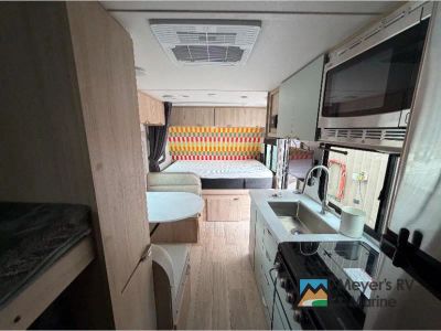 2025 Winnebago Micro Minnie - Photo 6