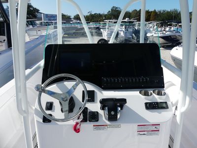 2026 Twin Vee 240 Center Console GFX - Photo 9