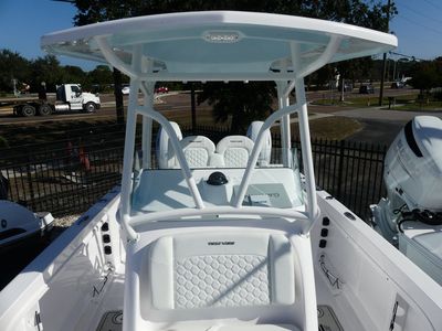 2026 Twin Vee 240 Center Console GFX - Photo 16