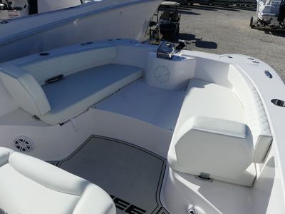2026 Twin Vee 240 Center Console GFX - Photo 14