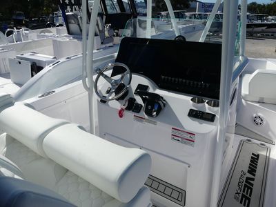 2026 Twin Vee 240 Center Console GFX - Photo 8