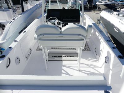 2026 Twin Vee 240 Center Console GFX - Photo 6
