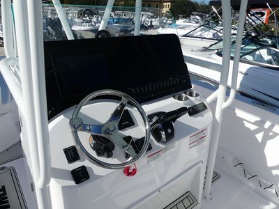 2026 Twin Vee 240 Center Console GFX - Photo 10