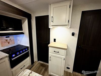 2025 Venture RV SportTrek - Photo 15