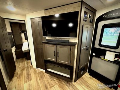 2025 Venture RV SportTrek - Photo 11