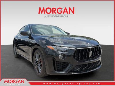 2022 Maserati Levante Modena in Silk — front three-quarter view