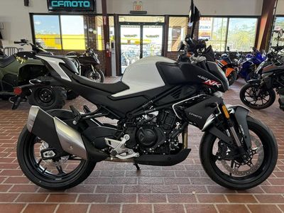 2025 CFMOTO 450NK - Photo 7