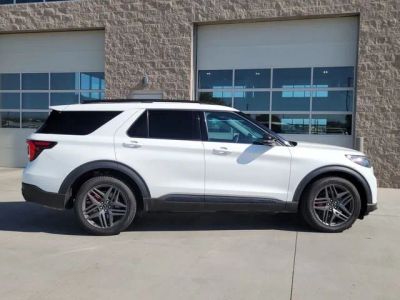 2025 Ford Explorer — side profile view