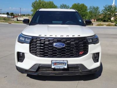 2025 Ford Explorer — detail view