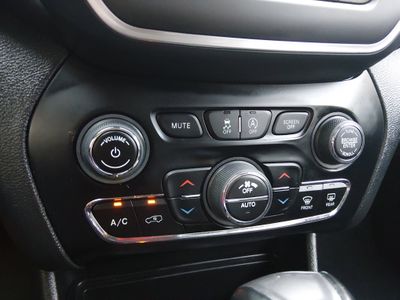2023 Jeep Cherokee - Photo 13