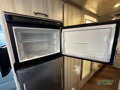 2026 Airstream International — photo 29 view