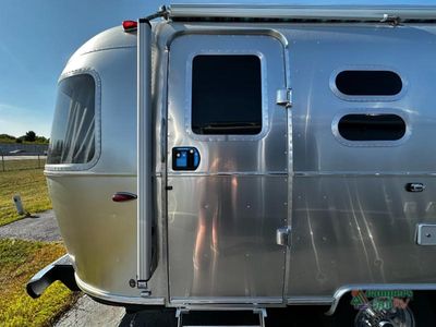 2026 Airstream International — photo 9 view