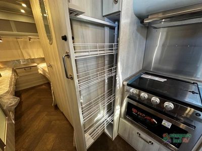 2026 Airstream International — photo 26 view