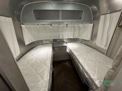 2026 Airstream International — photo 34 view