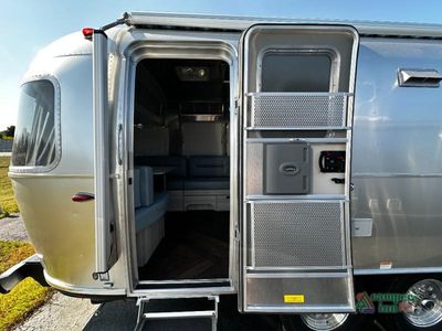 2026 Airstream International — photo 10 view