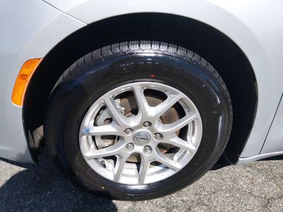 2024 Chrysler Pacifica — photo 10 view