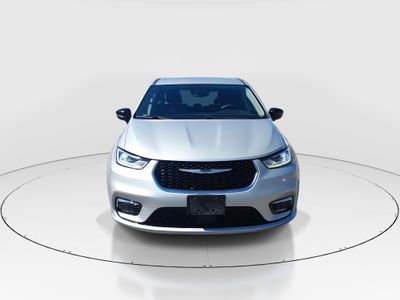 2024 Chrysler Pacifica — side profile view
