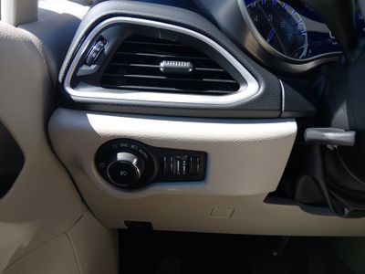 2024 Chrysler Pacifica — photo 13 view