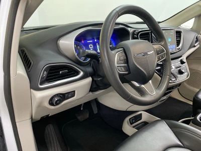 2023 Chrysler Pacifica — side profile view