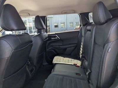 2024 Mitsubishi Outlander — photo 14 view