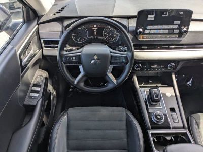2024 Mitsubishi Outlander — photo 16 view