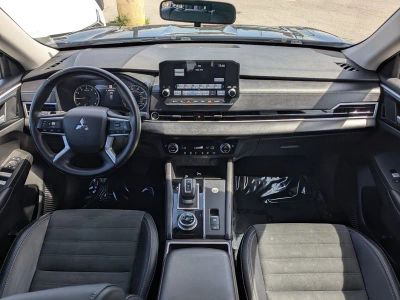 2024 Mitsubishi Outlander — photo 15 view