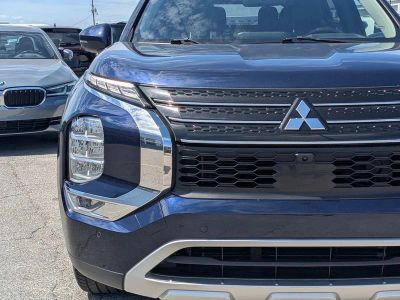 2024 Mitsubishi Outlander — photo 9 view