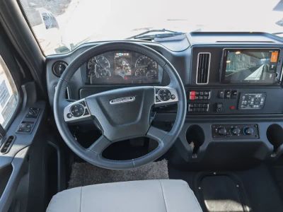 2026 Tiffin ALLEGRO BAY — rear three-quarter view