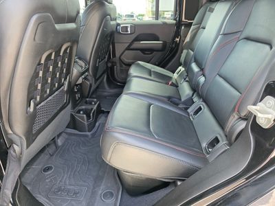 2023 Jeep Gladiator — photo 17 view