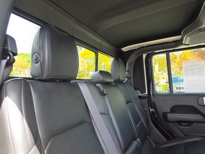2023 Jeep Gladiator — photo 14 view