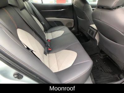 2019 Toyota Camry XLE - Photo 18