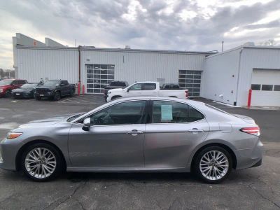 2019 Toyota Camry XLE - Photo 6