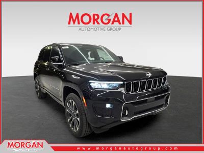 2025 Jeep Grand Cherokee Overland in Diamond Black Crystal Pearlcoat — front three-quarter view