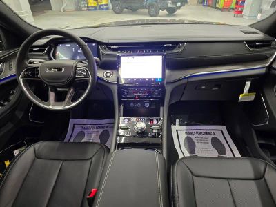 2025 Jeep Grand Cherokee — photo 36 view
