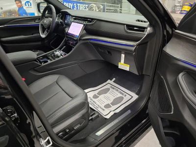 2025 Jeep Grand Cherokee — photo 33 view