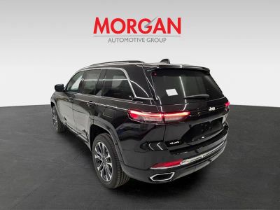2025 Jeep Grand Cherokee — interior view