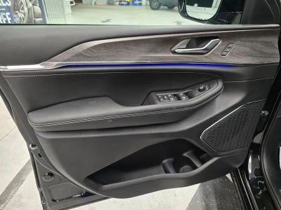 2025 Jeep Grand Cherokee — photo 13 view