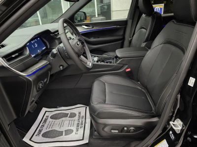 2025 Jeep Grand Cherokee — photo 16 view