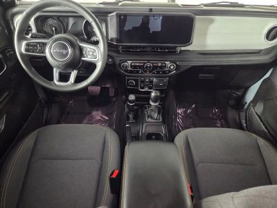 2025 Jeep Wrangler — photo 27 view