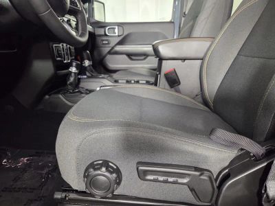 2025 Jeep Wrangler — photo 13 view