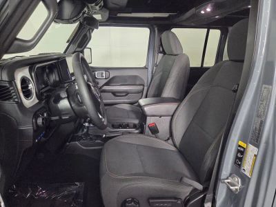 2025 Jeep Wrangler — photo 12 view