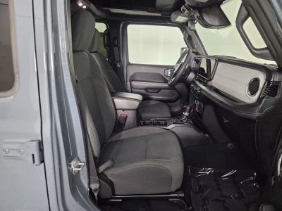2025 Jeep Wrangler — photo 31 view