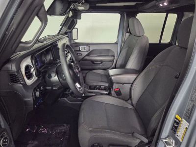 2025 Jeep Wrangler — photo 11 view