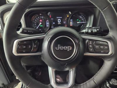 2025 Jeep Wrangler — photo 16 view
