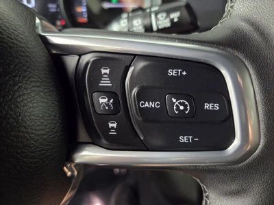 2025 Jeep Wrangler — photo 17 view