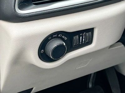 2020 Chrysler Voyager — photo 10 view